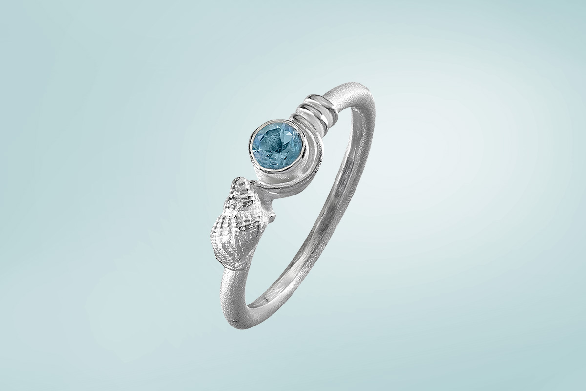 Wellhornschnecke mit Aquamarin