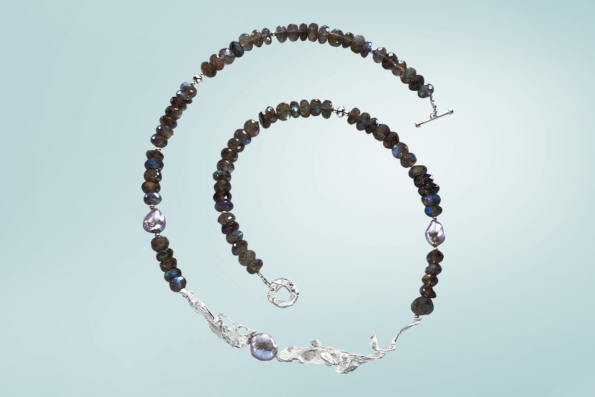 Flora Mare Blasentang Collier mit Labradorit und Perlen